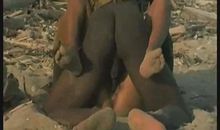 ગોળમટોળ ચહેરાવાળું છોકરી ગળે બે Dicks એક જ ઓકે ગૂગલ પોર્નોગ્રાફી સમયે