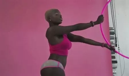 આ stripper અનુભવ - જુઓ શૃંગારિક વિડિઓઝ માટે મફત છે ક્લાઉડિયા વેલેન્ટાઇન નહીં તેના ગાંડ મારવી